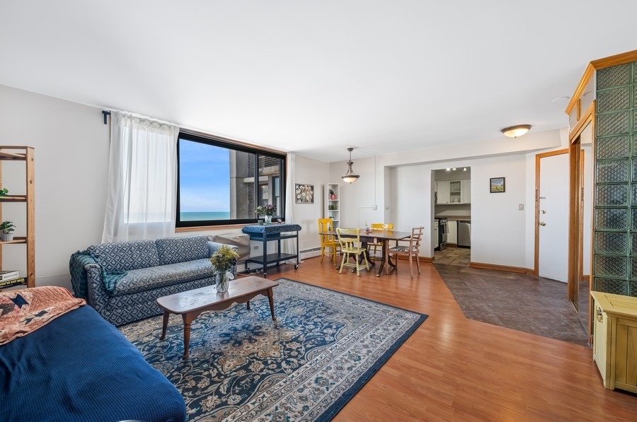 6325 North Sheridan Road, Unit 1607 Chicago, IL 60660 - Photo 4 of 15 Gallery Image 4