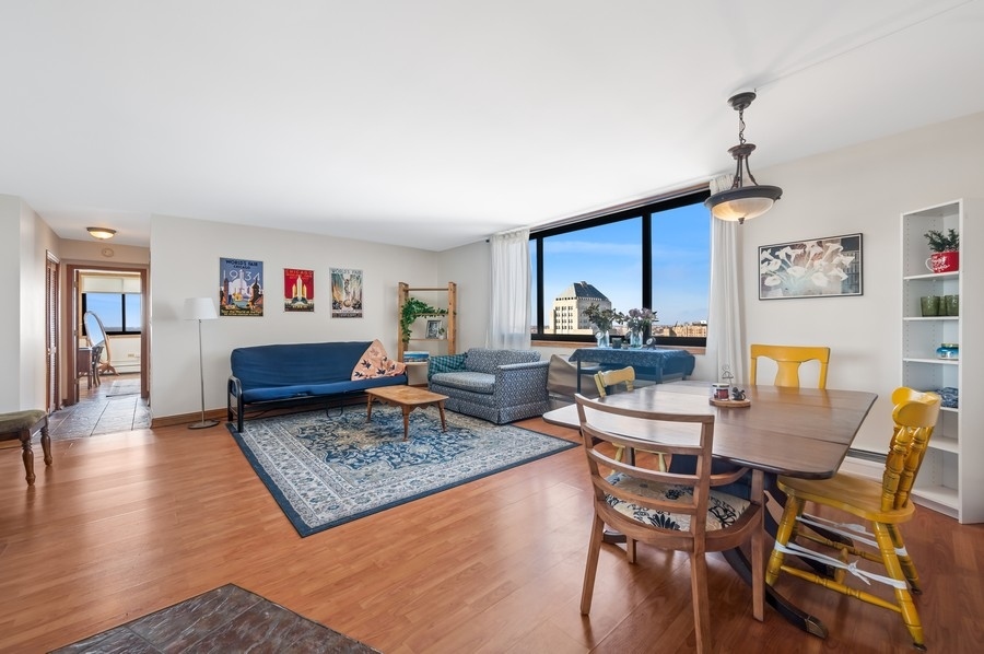 6325 North Sheridan Road, Unit 1607 Chicago, IL 60660 - Photo 5 of 15 Gallery Image 5