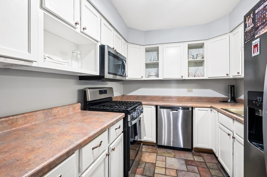 6325 North Sheridan Road, Unit 1607 Chicago, IL 60660 - Photo 6 of 15 Gallery Image 6