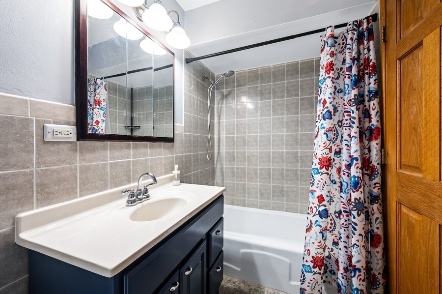 6325 North Sheridan Road, Unit 1607 Chicago, IL 60660 - Photo 8 of 15 Gallery Image 8