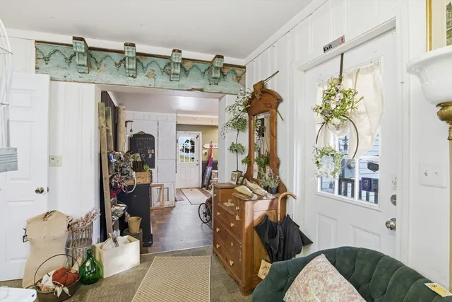 a view of a entryway with interior