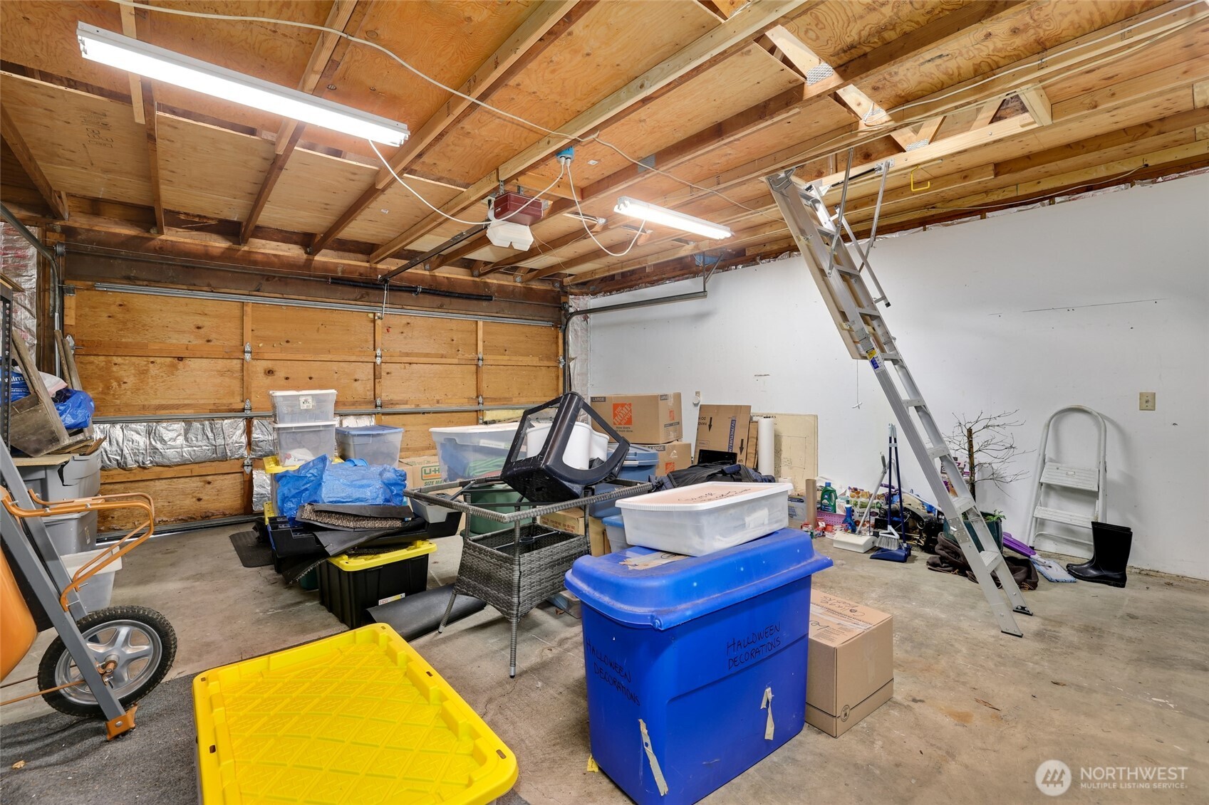 2940 Kennewick Place Northeast Renton, WA 98056 - Photo 30 of 37 a view of a patio with a table and chairs