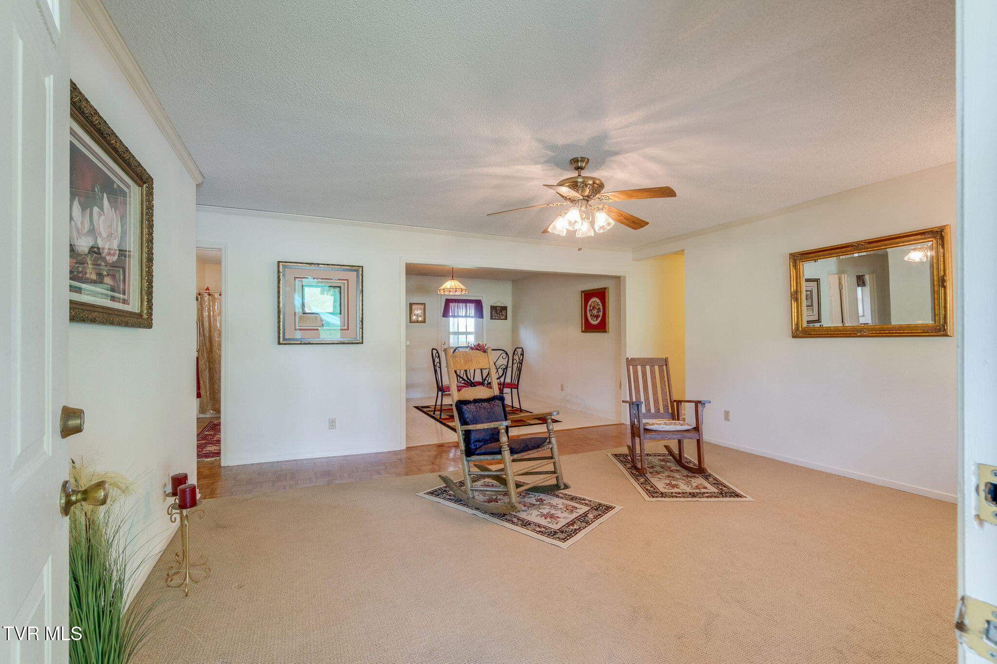 227 Highfield Road Bristol, TN 37620 - Photo 4 of 39 004