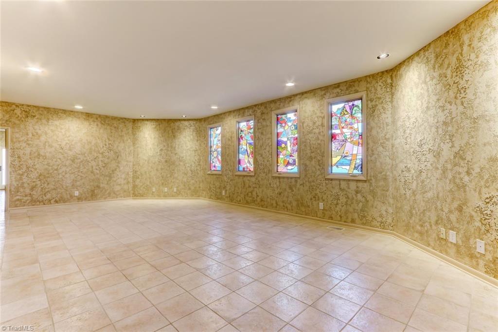 5552 Drake Road Greensboro, NC 27406 - Photo 12 of 29 master bedroom with stain glass windows ..... these windows can be removed.