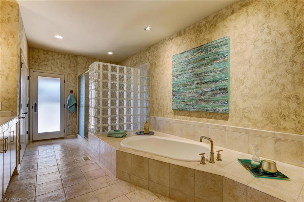 5552 Drake Road Greensboro, NC 27406 - Photo 15 of 29 master bath