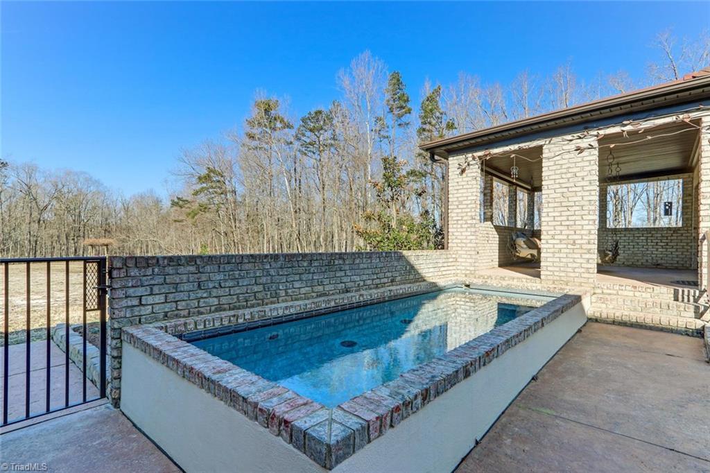 5552 Drake Road Greensboro, NC 27406 - Photo 26 of 29 dipping pool