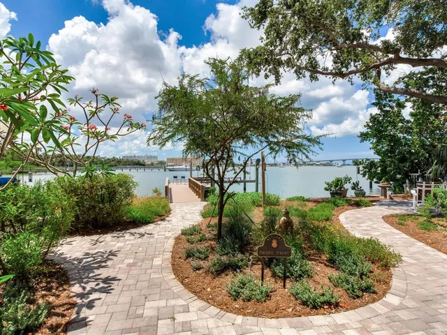 $2,174,000 | 8 Sunset Bay Drive, Belleair, FL 33756