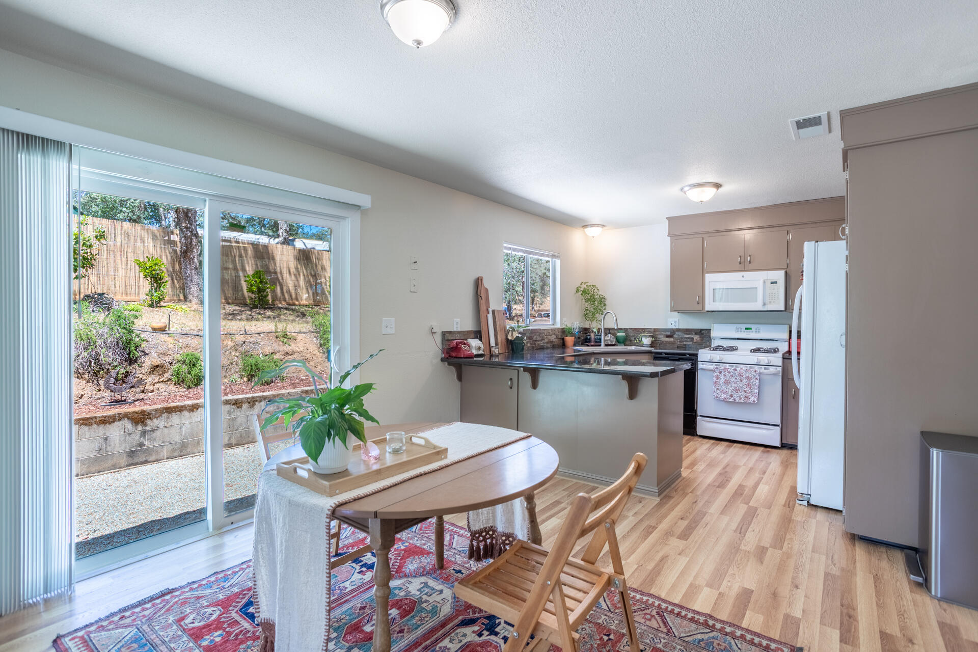 9380 Placer Road Redding, CA 96001 - Photo 5 of 20 Diningroom