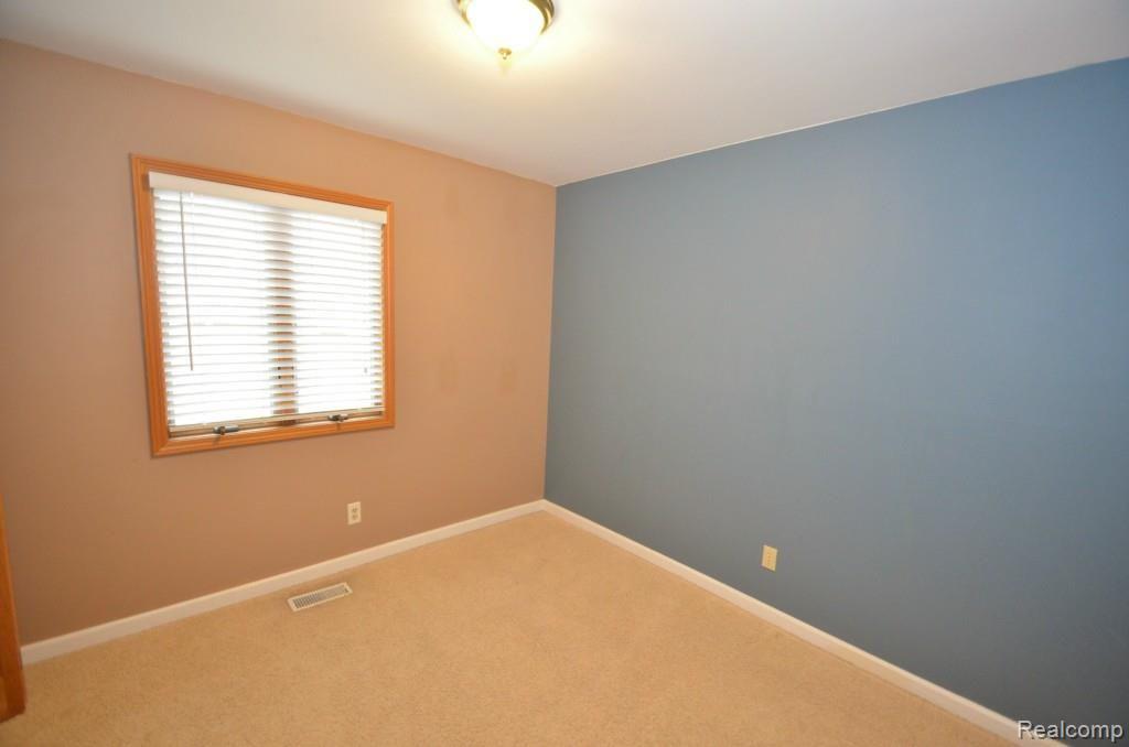 2448 Grove Park Road Fenton, MI 48430 - Photo 23 of 29
