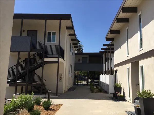 a view of entryway with a front door
