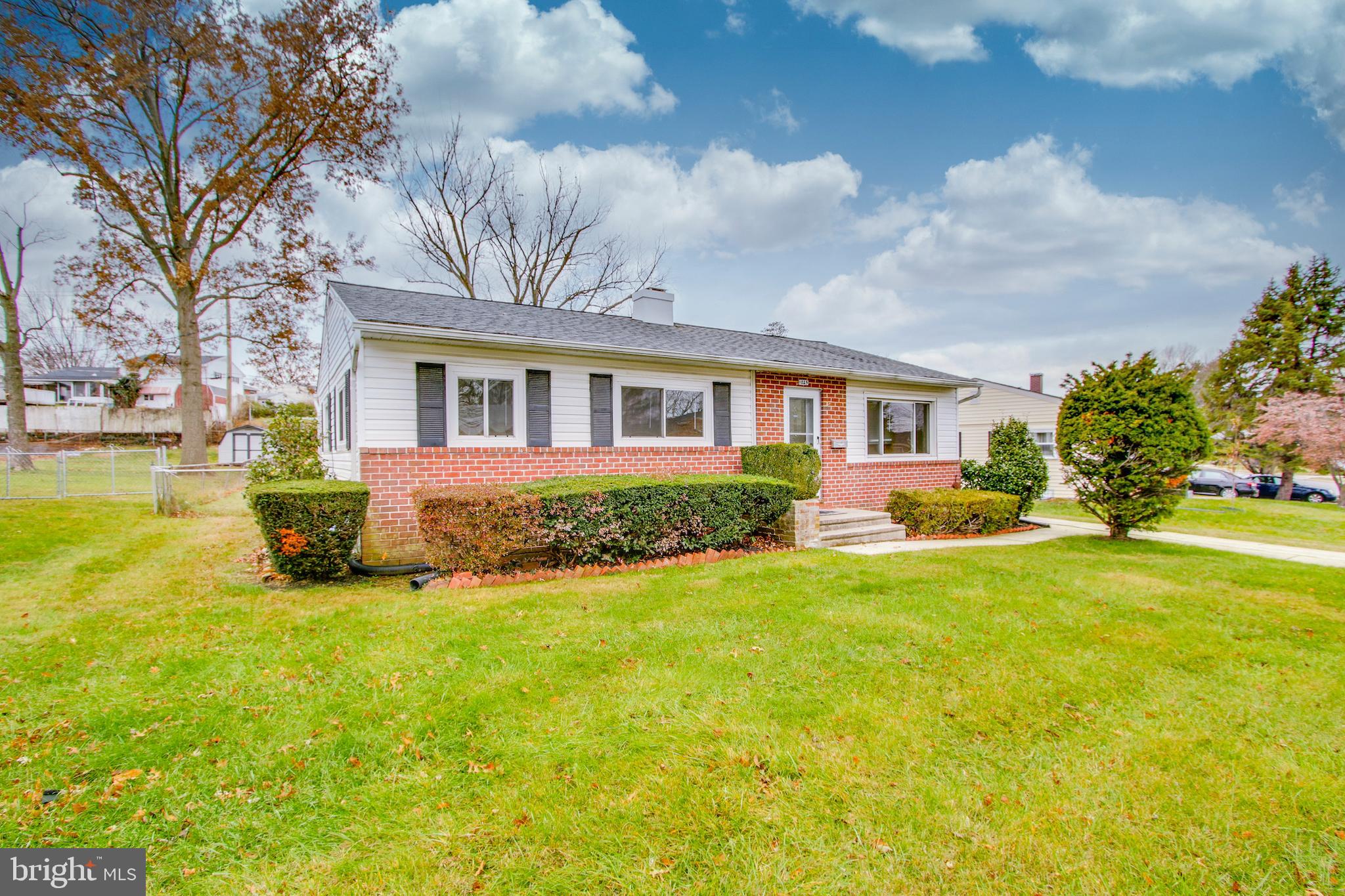 1025 Hartmont Road Baltimore, MD 21228 - Photo 2 of 27