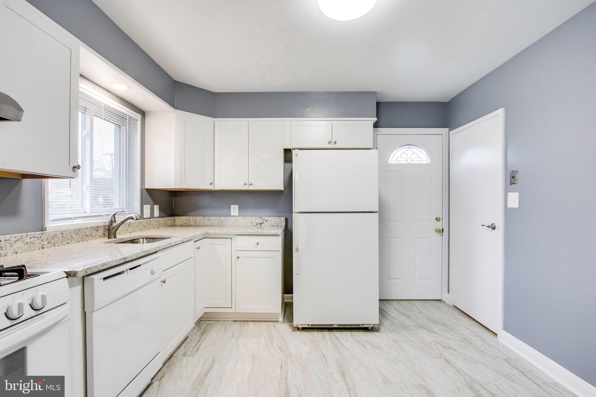 1025 Hartmont Road Baltimore, MD 21228 - Photo 9 of 27