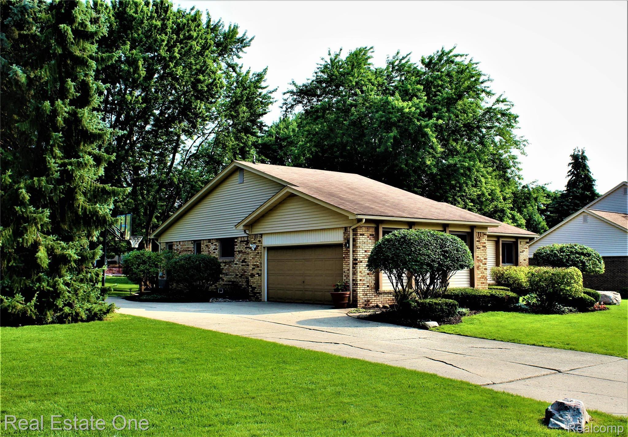 648 Kentucky Drive Rochester, MI 48307 - Photo 2 of 21 1-3.jpg
