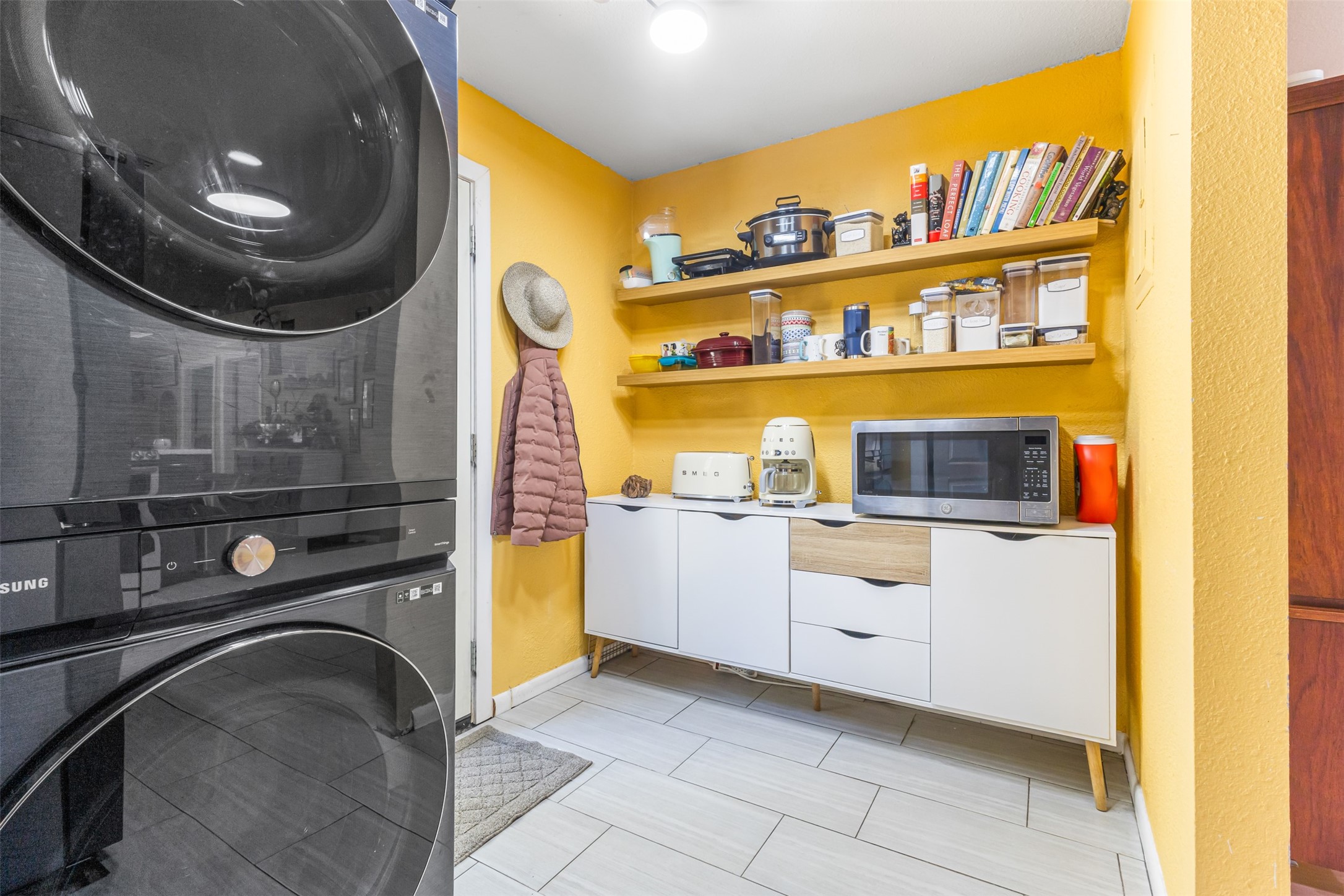 405 West 17th Street Georgetown, TX 78626 - Photo 10 of 21 a utility room with dryer and washer