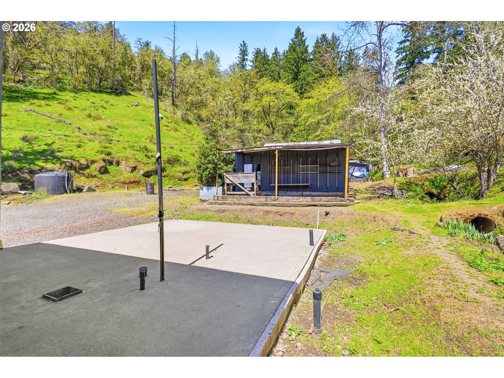 38775 Golden Valley Drive Lebanon, OR 97355 - Photo 17 of 36 a swimming pool with trees in the background