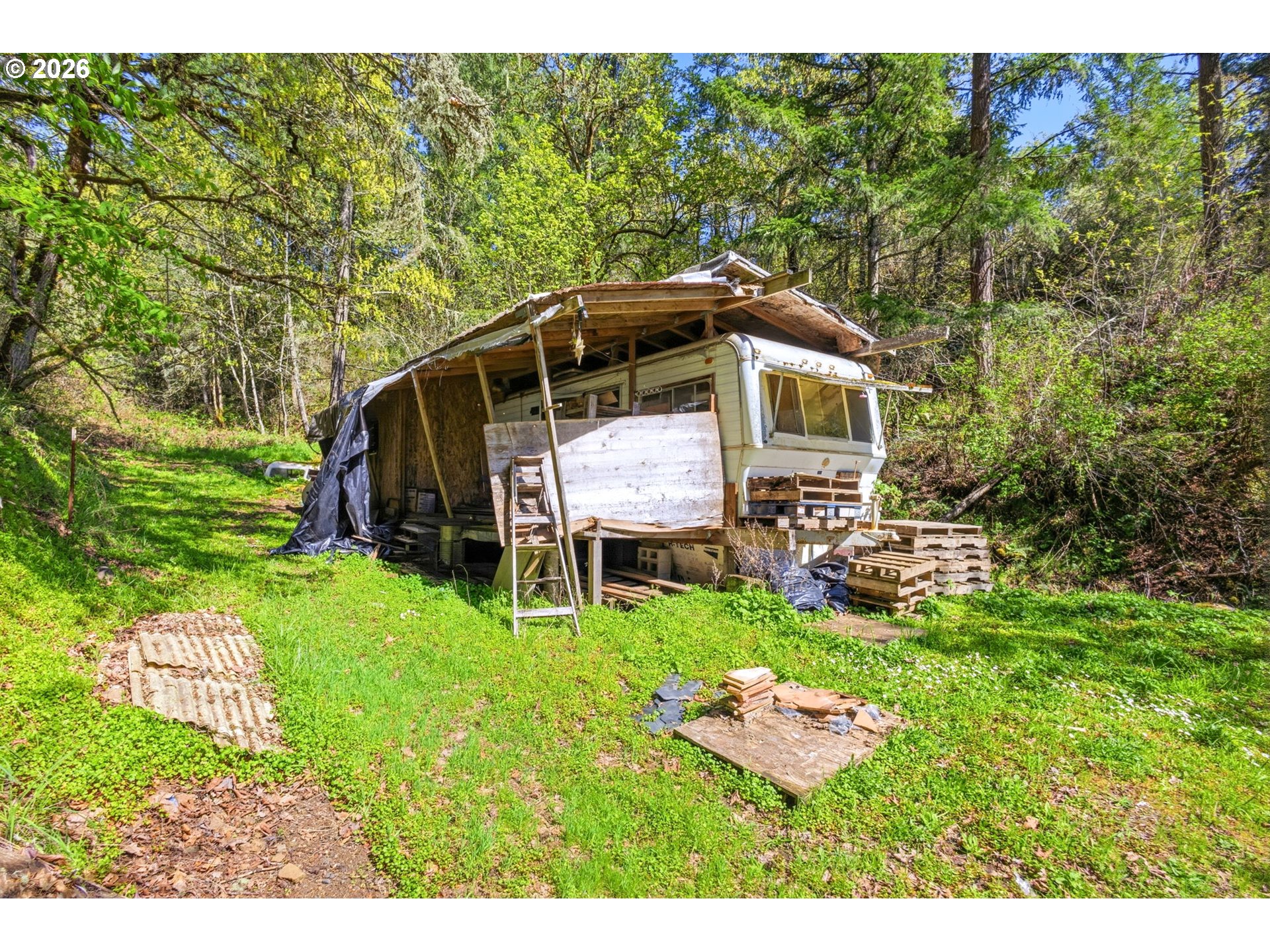 38775 Golden Valley Drive Lebanon, OR 97355 - Photo 26 of 36 a backyard of a house with table and chairs