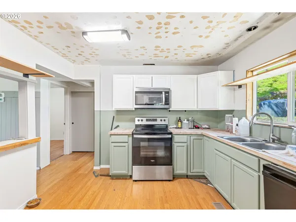 $435,000 | 38775 Golden Valley Drive, Lebanon, OR 97355