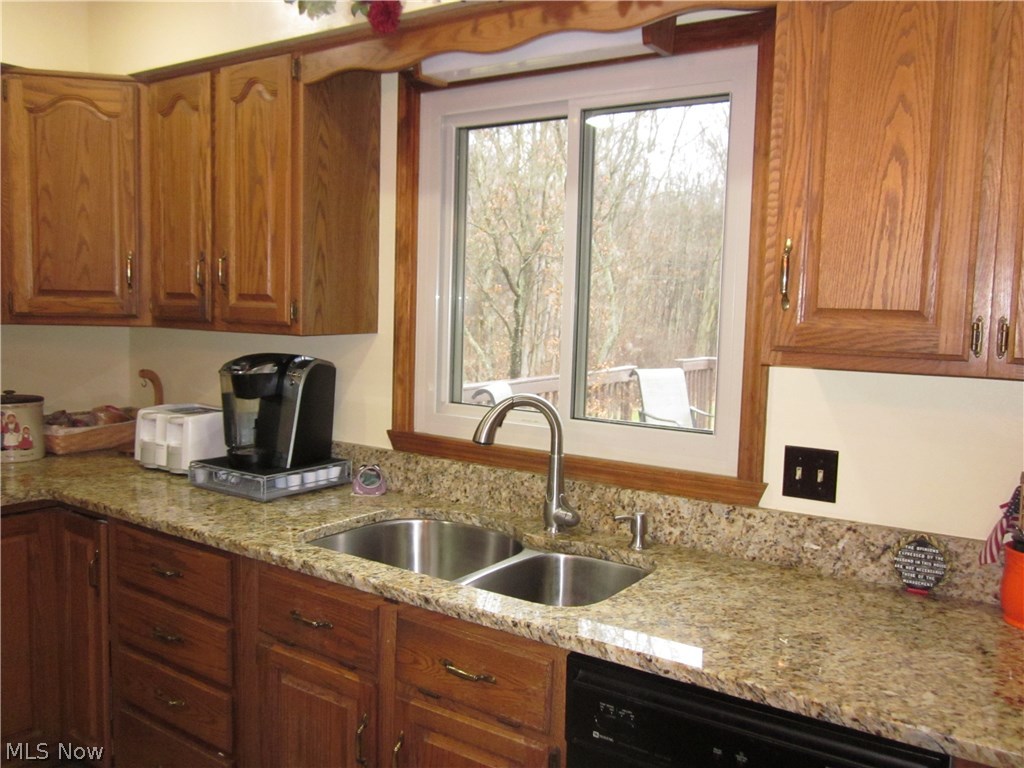 8621 Cable Line Road Ravenna, OH 44266 - Photo 4 of 32