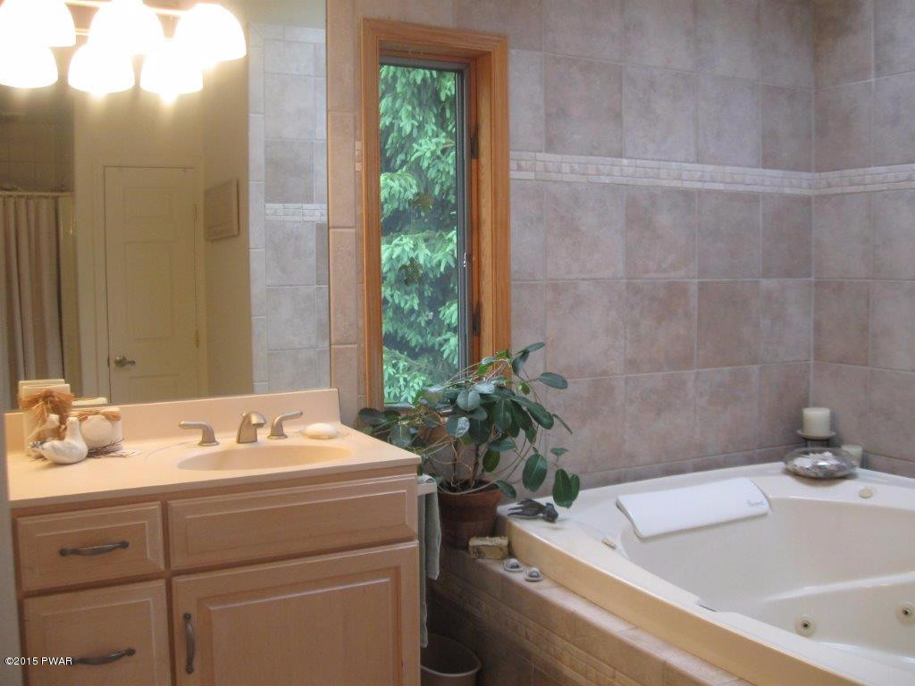 214 Towpath Road Hawley, PA 18428 - Photo 15 of 24 15 bath with 2 person jacuzzi