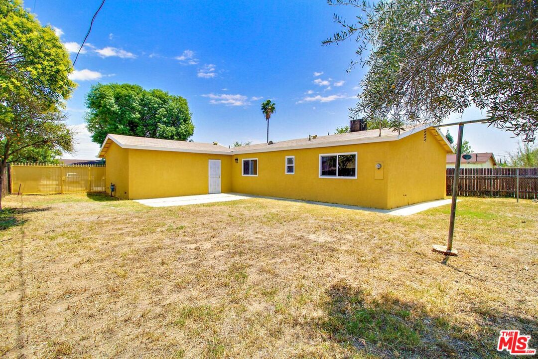 258 South Lamarr Street Rialto, CA 92376 - Photo 3 of 13