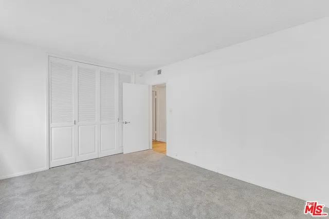 $3,850 | 825 South Gretna Green Way, Unit T, Los Angeles, CA 90049