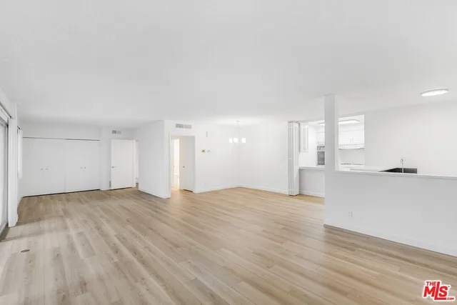 $3,850 | 825 South Gretna Green Way, Unit T, Los Angeles, CA 90049