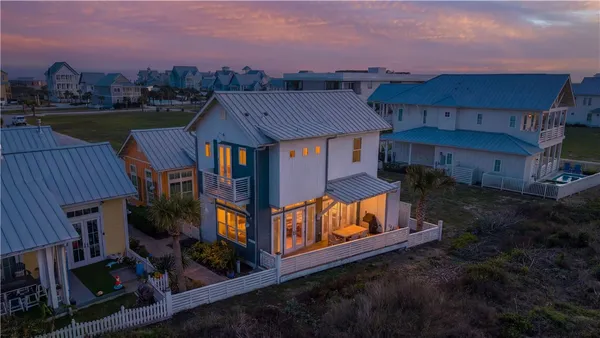 $785,000 | 600 Central Square West, Unit 1, Port Aransas, TX 78373