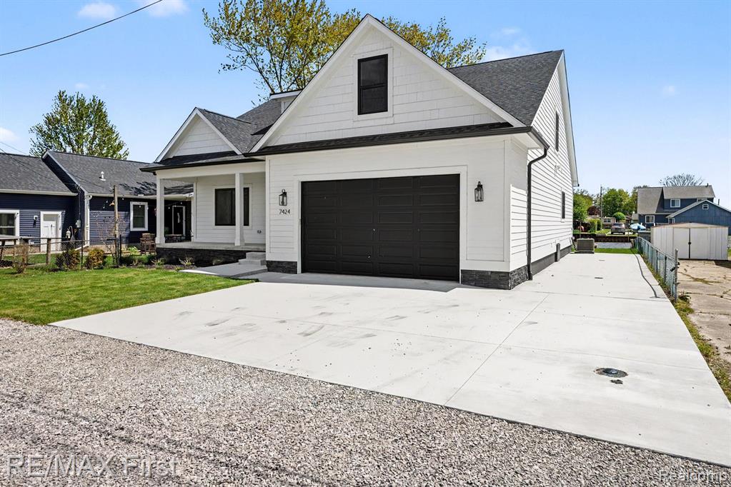 7424 Dyke Road Algonac, MI 48001 - Photo 2 of 31