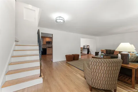 $975,000 | 7 Hastings Close, Hastings-on-Hudson, NY 10706