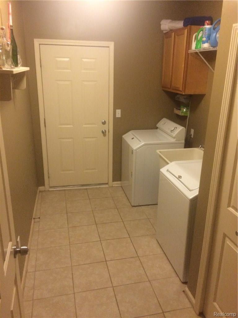 4240 Hampton Ridge Boulevard, Unit 153 Howell, MI 48843 - Photo 8 of 17 IMG_1373.JPG