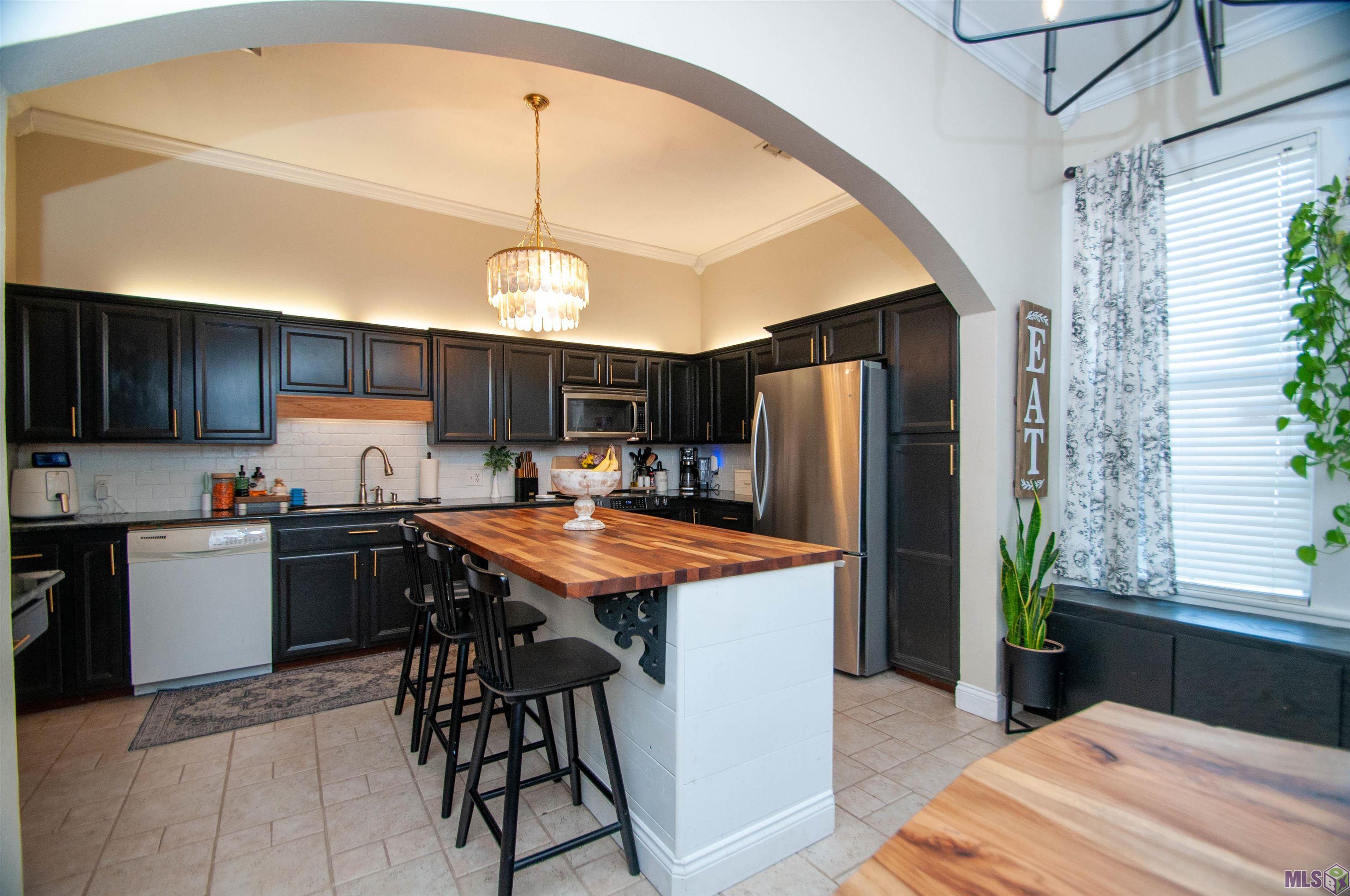 1013 Main Street Patterson, LA 70392 - Photo 11 of 30 Kitchen