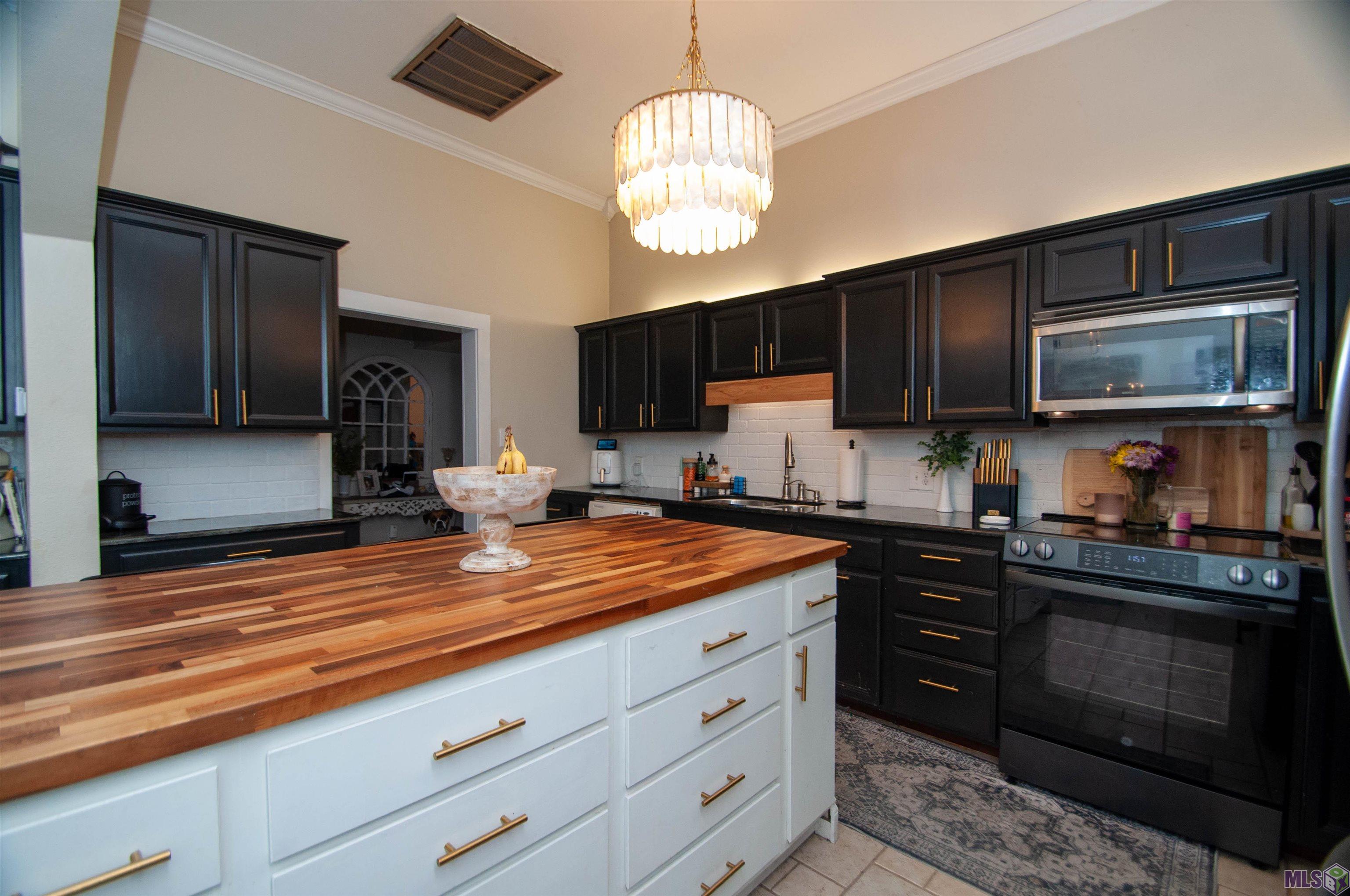 1013 Main Street Patterson, LA 70392 - Photo 12 of 30 Kitchen