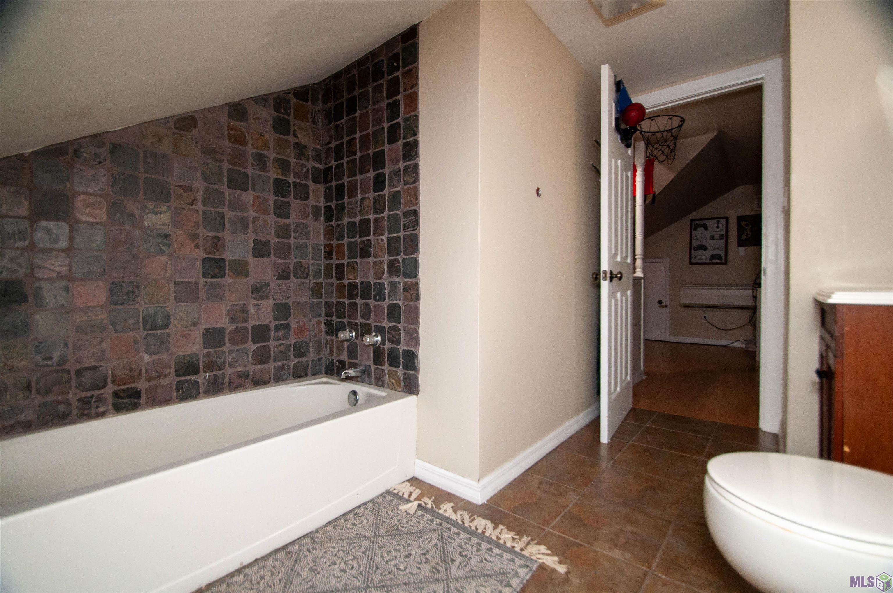1013 Main Street Patterson, LA 70392 - Photo 25 of 30 Upstairs bathroom
