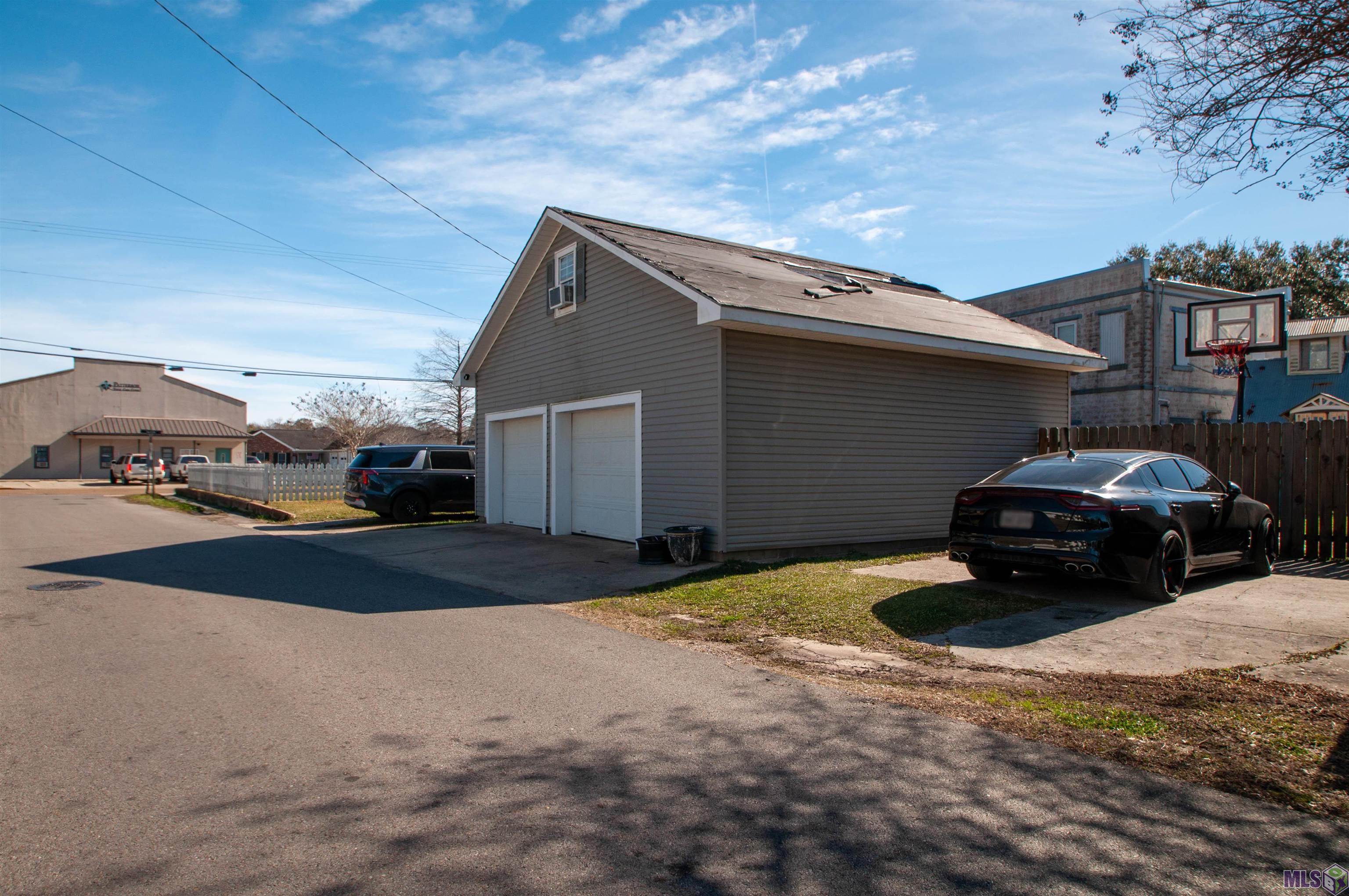 1013 Main Street Patterson, LA 70392 - Photo 26 of 30 Garage