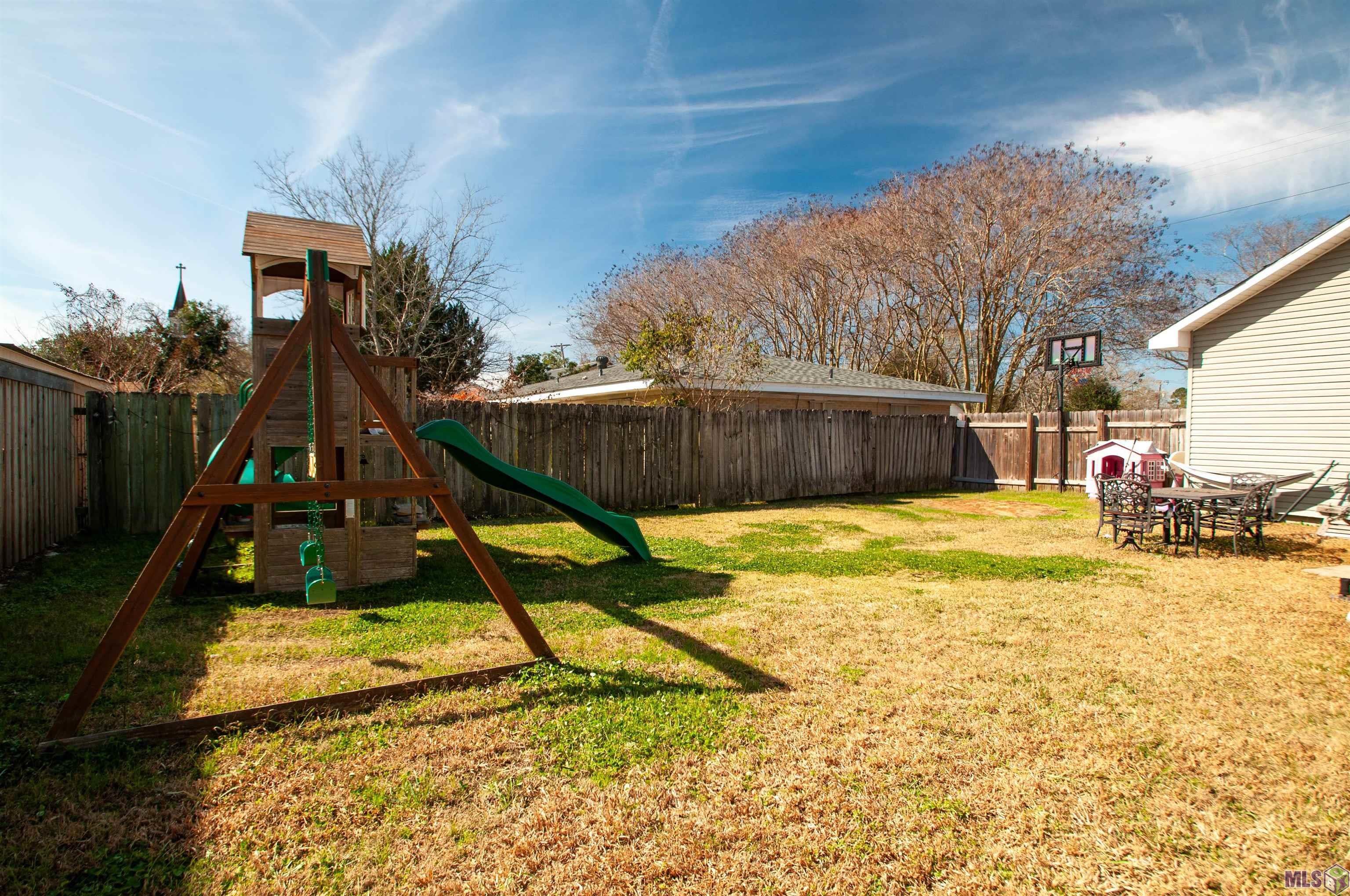 1013 Main Street Patterson, LA 70392 - Photo 29 of 30 Backyard