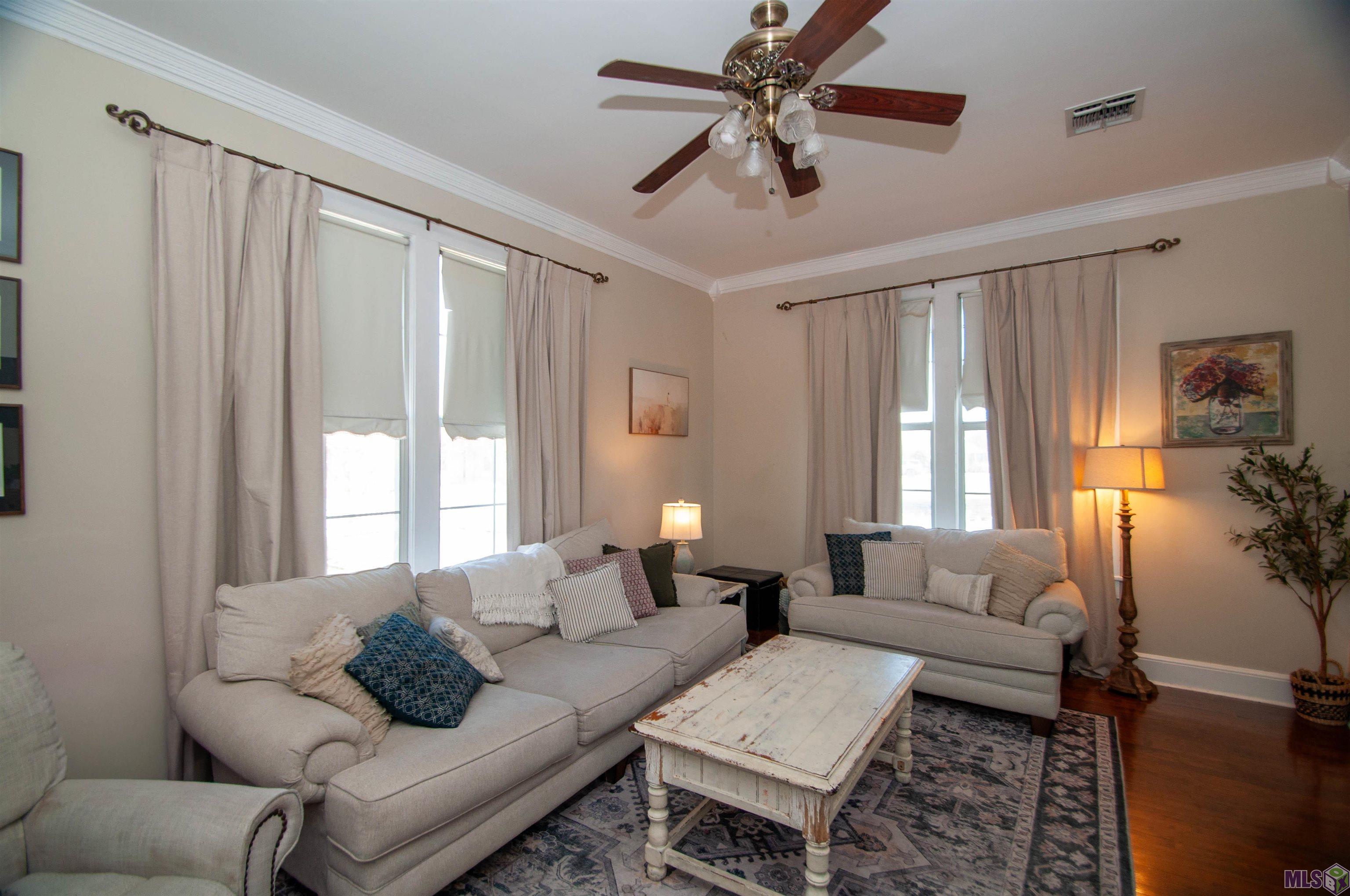1013 Main Street Patterson, LA 70392 - Photo 5 of 30 Living Room