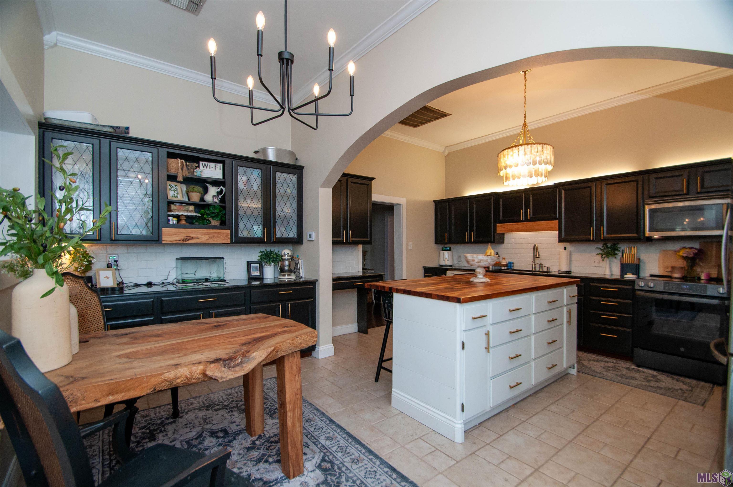 1013 Main Street Patterson, LA 70392 - Photo 10 of 30 Kitchen