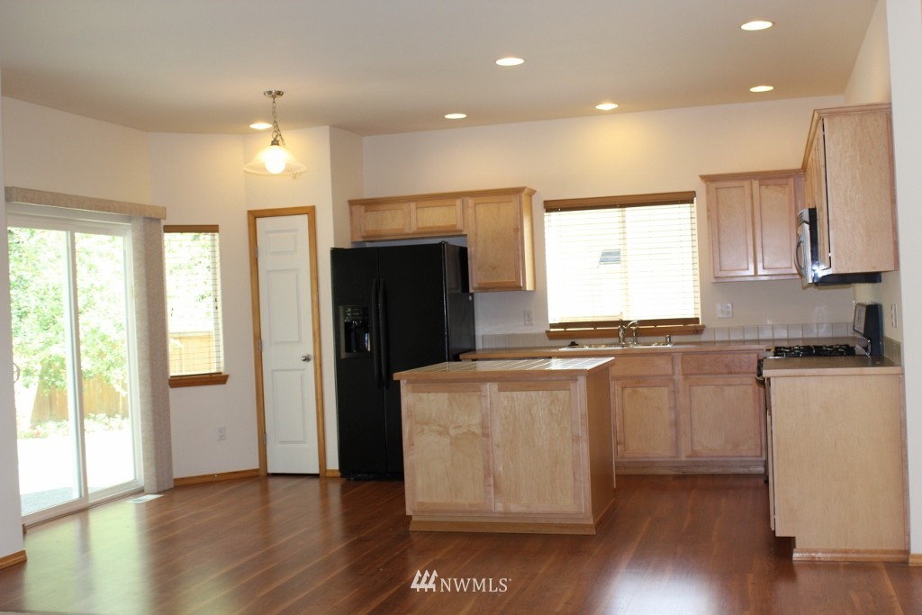 6206 Northeast 7th Court Renton, WA 98059 - Photo 3 of 12