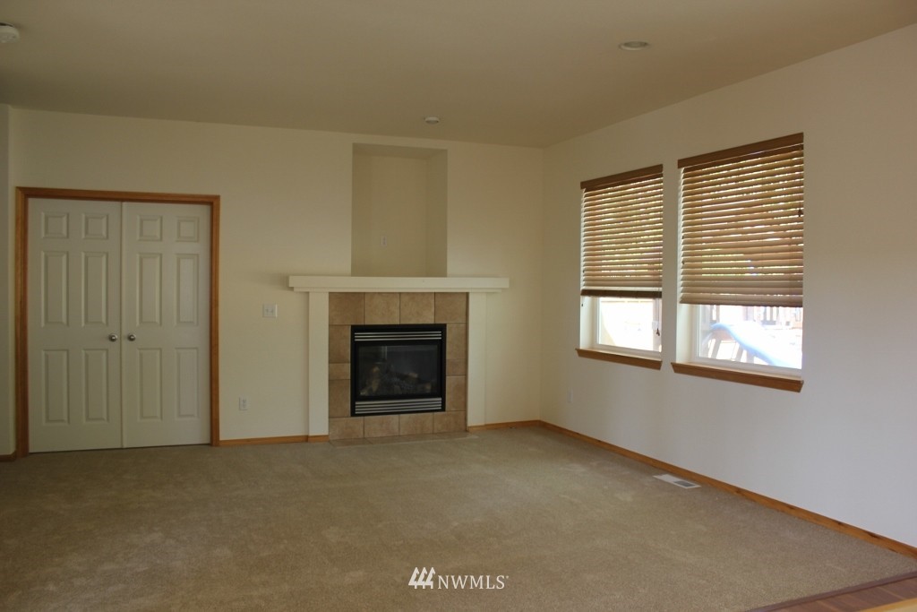 6206 Northeast 7th Court Renton, WA 98059 - Photo 4 of 12