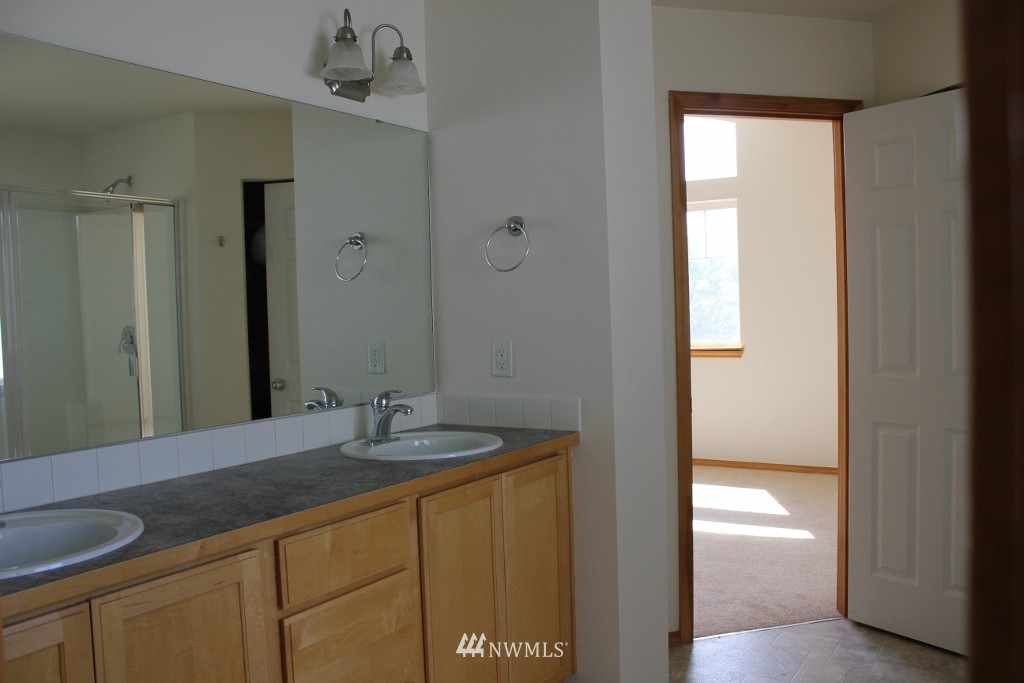 6206 Northeast 7th Court Renton, WA 98059 - Photo 8 of 12