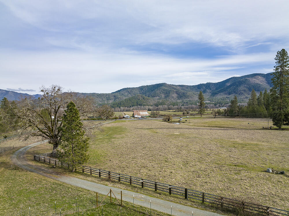 16500 Water Gap Road Williams, OR 97544 - Photo 42 of 51 52