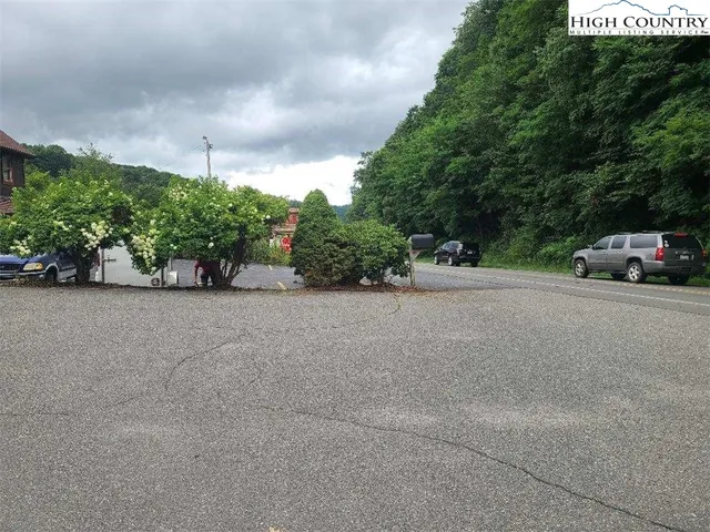 $950 | 2780 Tynecastle Highway, Banner Elk, NC 28604