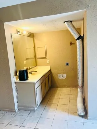 $850 | 19502 Woodglen Drive, Katy, TX 77449