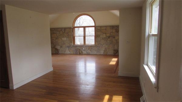 9-10 Lessard Terrace Rowley, MA 01969 - Photo 5 of 16 Gallery Image 5