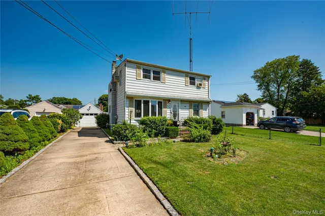 $639,000 | 926 9th Street, West Babylon, NY 11704