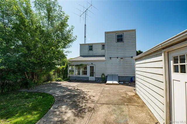 $639,000 | 926 9th Street, West Babylon, NY 11704