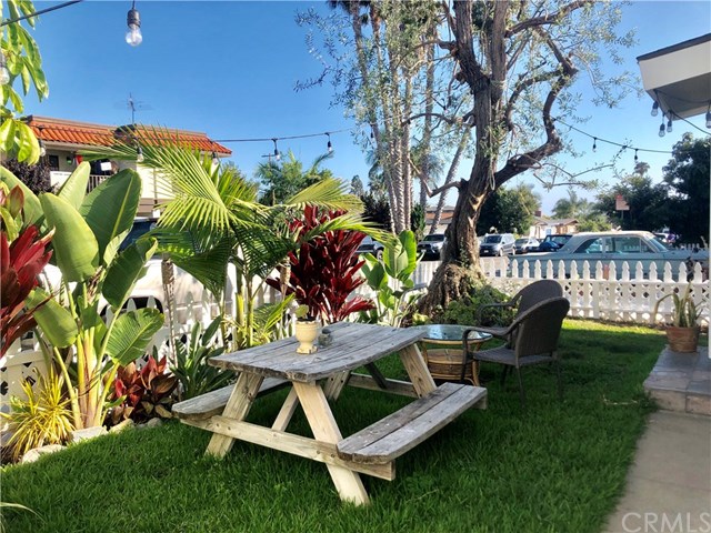 112 West Escalones San Clemente, CA 92672 - Photo 15 of 19 The lawn in front.
