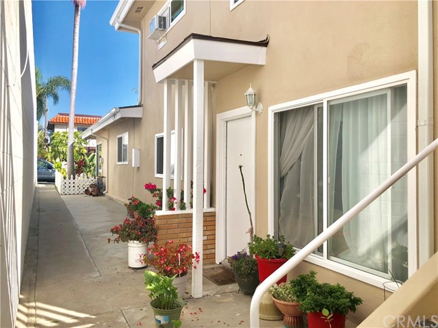 112 West Escalones San Clemente, CA 92672 - Photo 4 of 19 Unit B