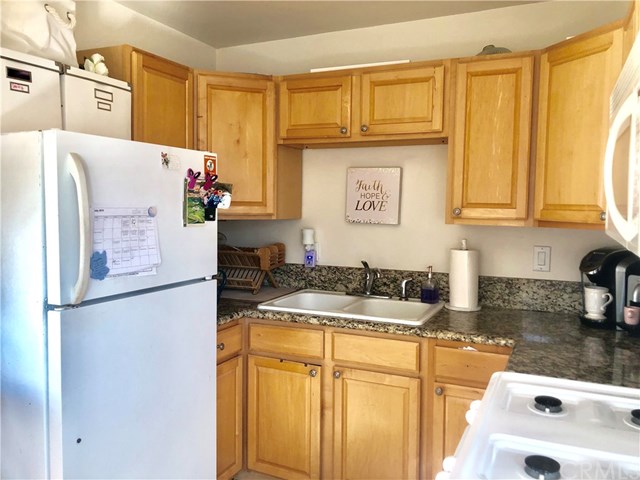 112 West Escalones San Clemente, CA 92672 - Photo 8 of 19 All units have granite counters