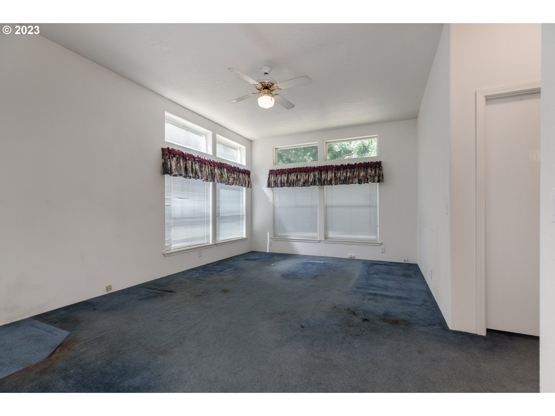 32064 Brinn Road St. Helens, OR 97051 - Photo 10 of 28 Family Room